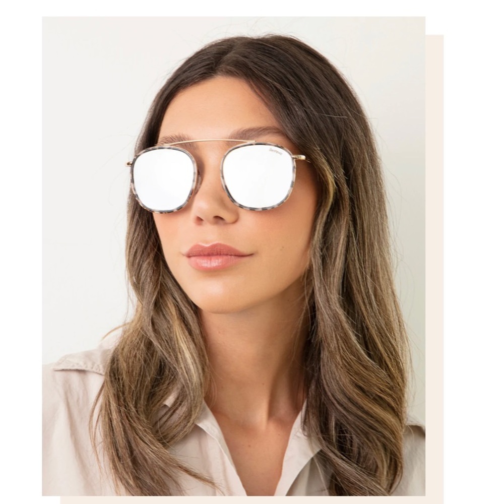 Illesteva Mykonos Ace sunglasses with case